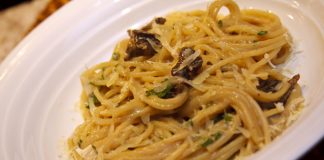 Spaghetti ao funghi com conhaque