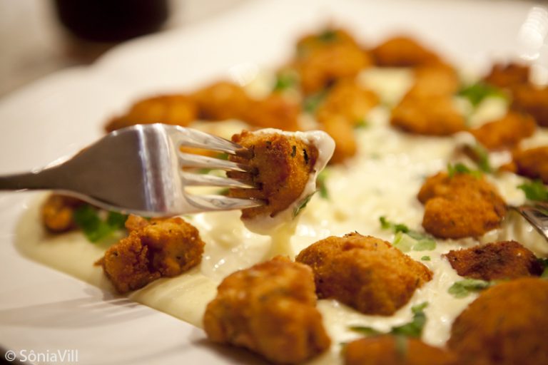 Cubinhos de frango em molho de queijo